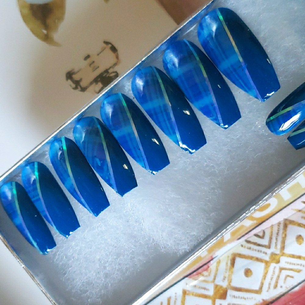 Blue & Clueless reusable gel press on nails